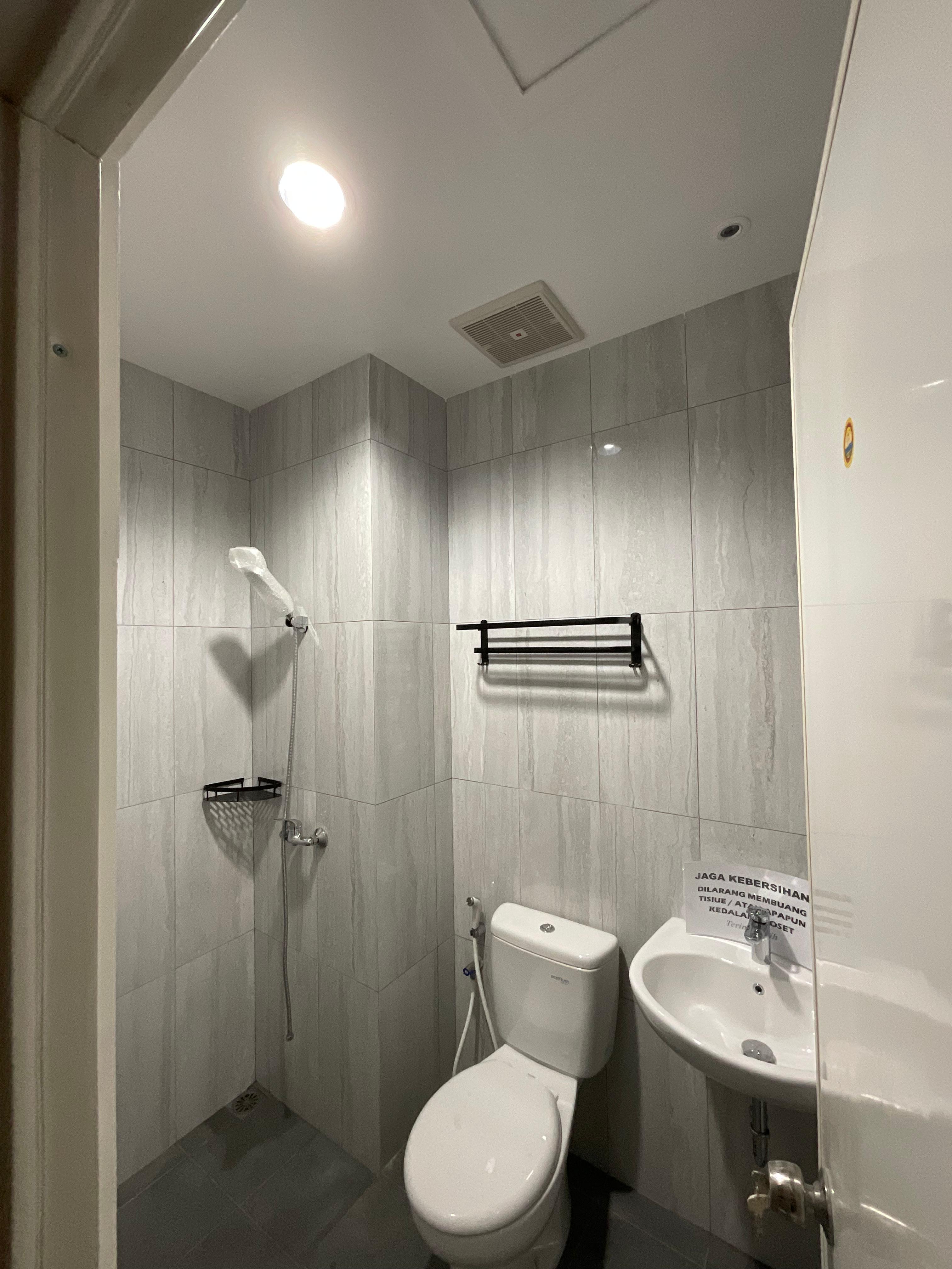 Kos Pasar Baru - Kamar Mandi